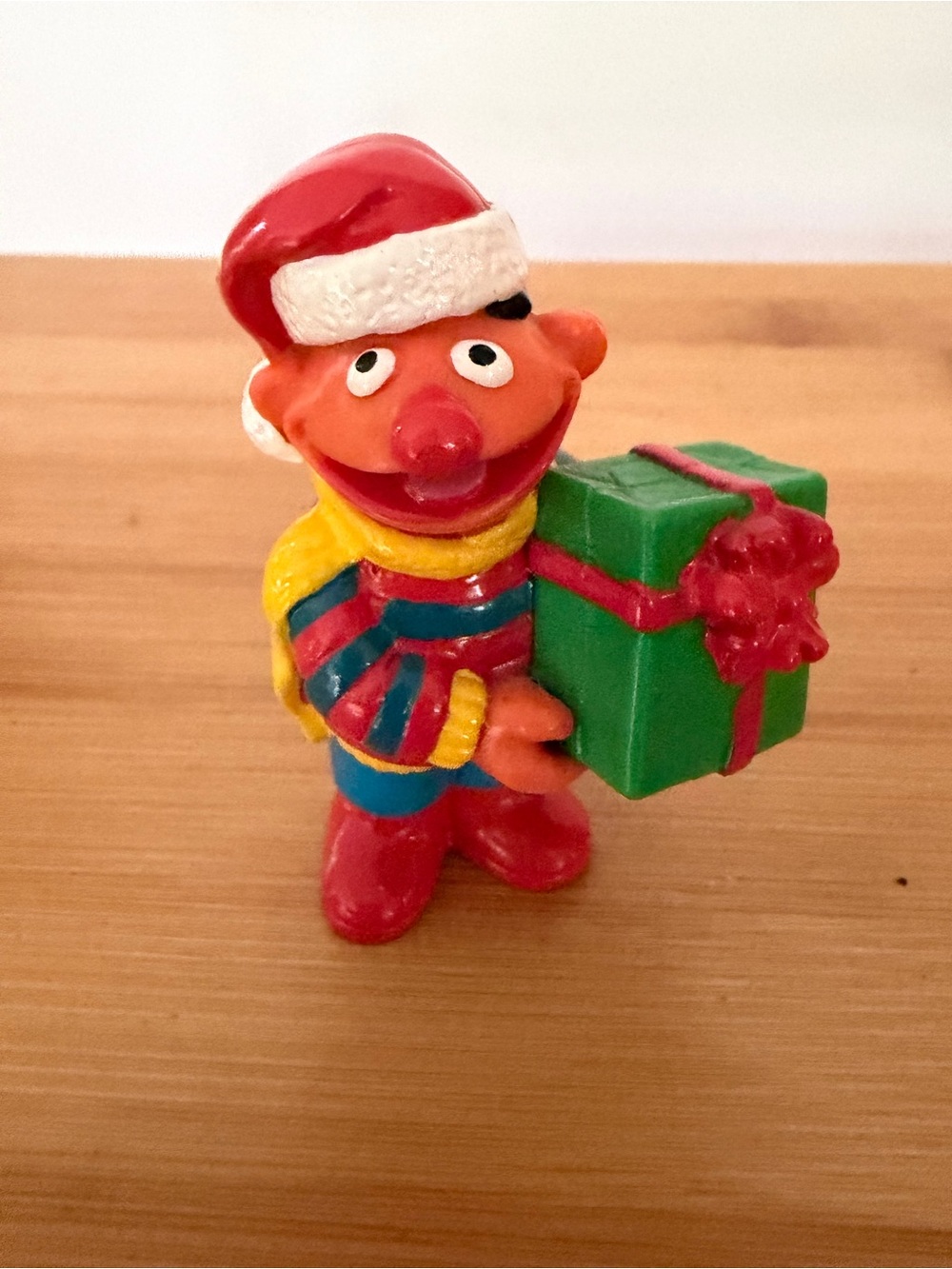 Vintage Sesame Street 2.5” Ernie Christmas Santa Muppets Applause Figure caketop